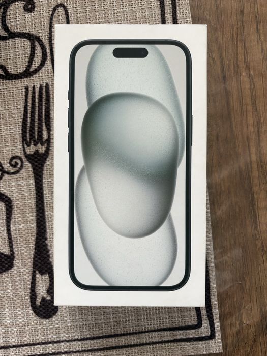 Iphone 15 128 GB със спукан дисплей