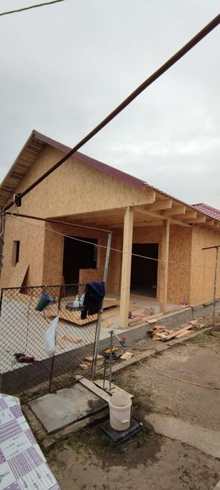 Vând cabană din lemn