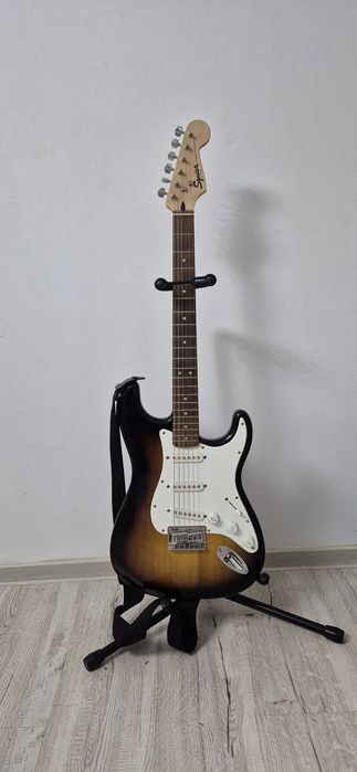 Vând chitară electrică Squier și amplificator Ibanez Tone Blaster