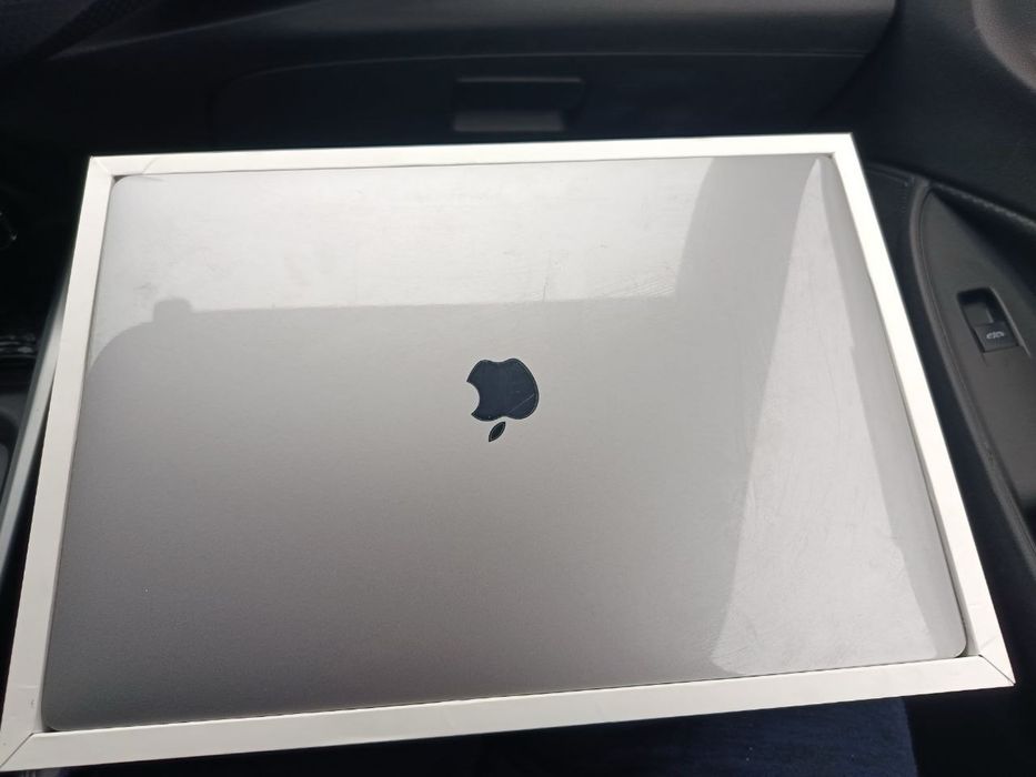 Продам срочно макбук про состояние как новая пользывались очень мало