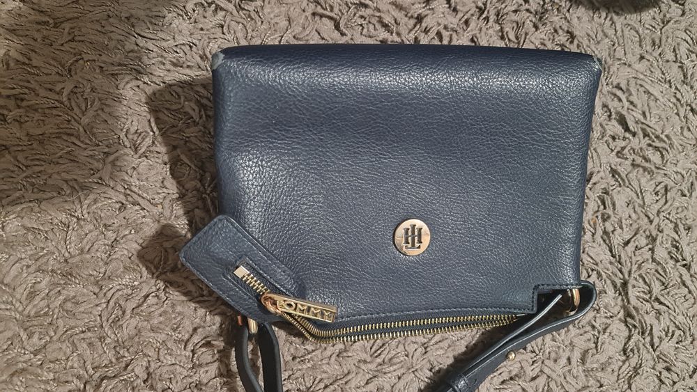 Лот чанти Tommy hilfiger