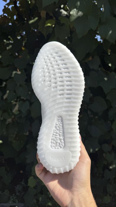 Adidas Yeezy 350 v2 triple white