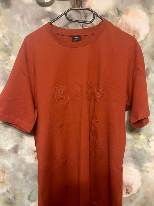 Vand tricou hugo boss nou