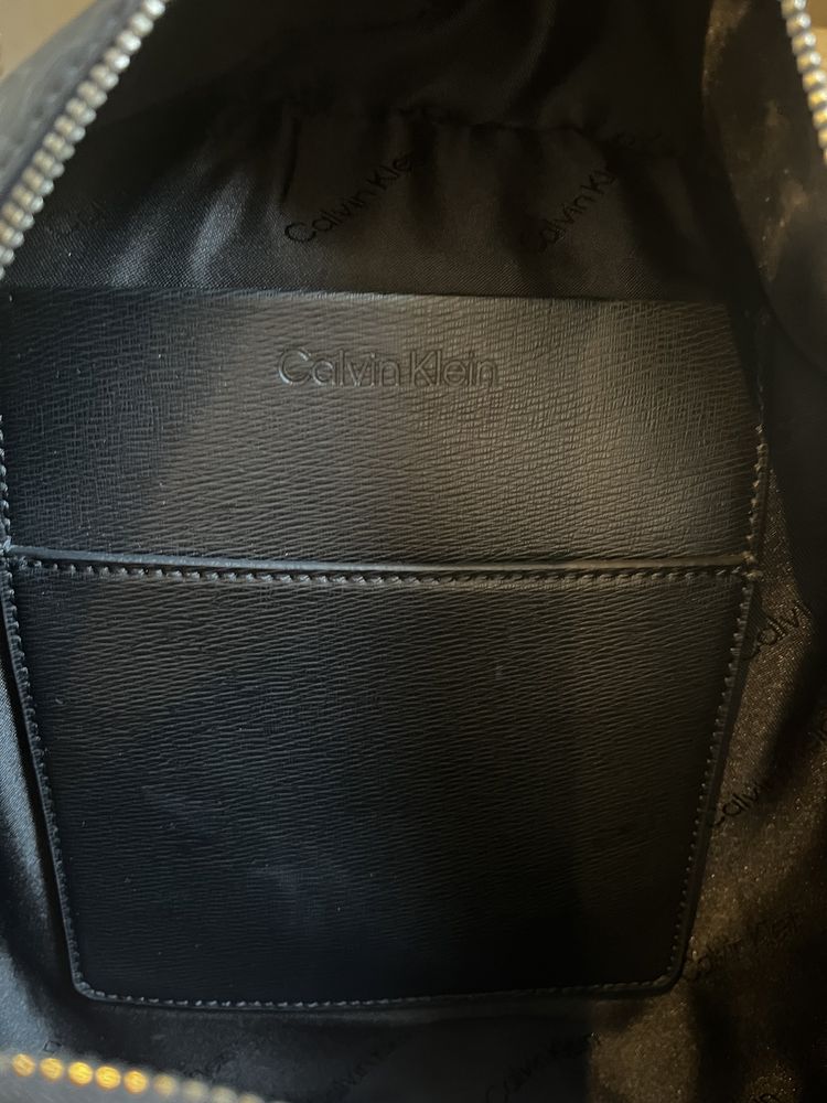 Нова раница calvin klein