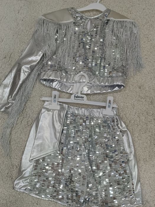 Продам костюм для девочки