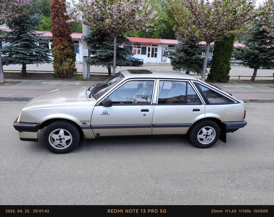 Opel Ascona C 1.6i, stare foarte bună, fără rugina! Accept schimburi!