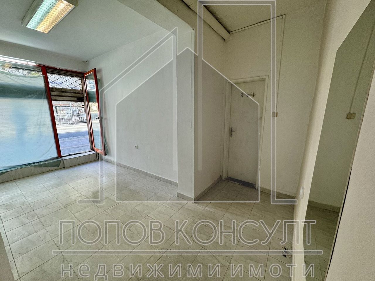 Дава се под наем Офис в Пловдив, Център - 30 кв.м за 200 € - Снимка #1