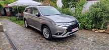 Mitsubishi Outlander 2,4l motor twin 4wd plug in hybrid ,led,piele,camera,2 chei, revizii