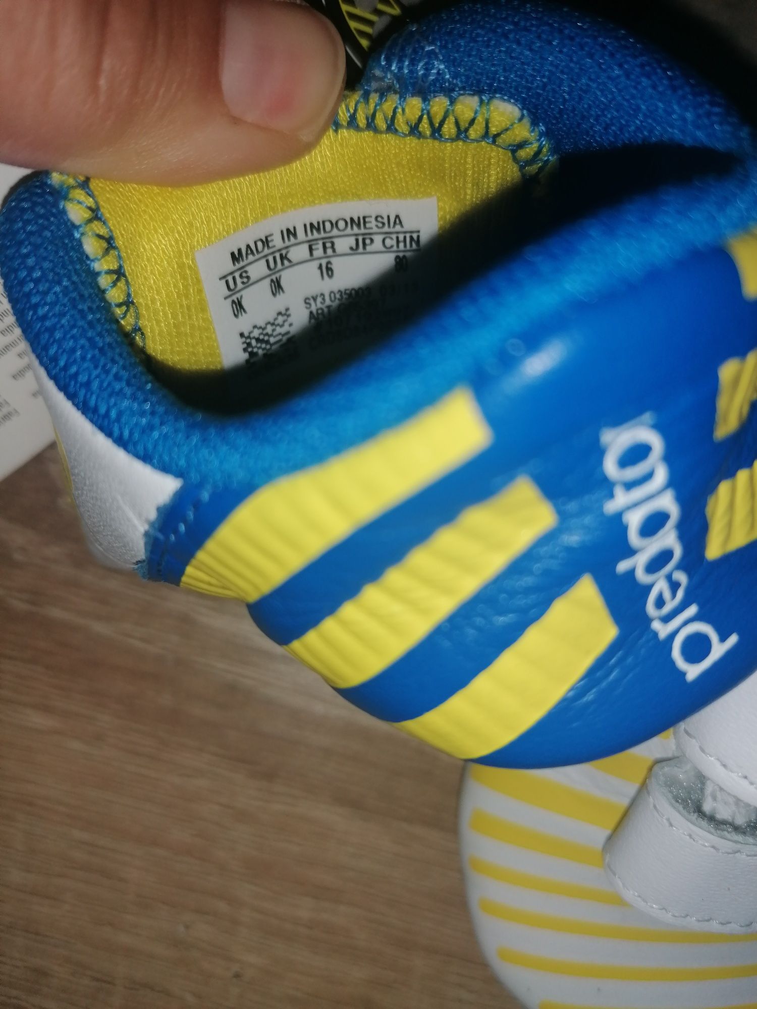 Adidas mărimea 16. Noi, cu eticheta