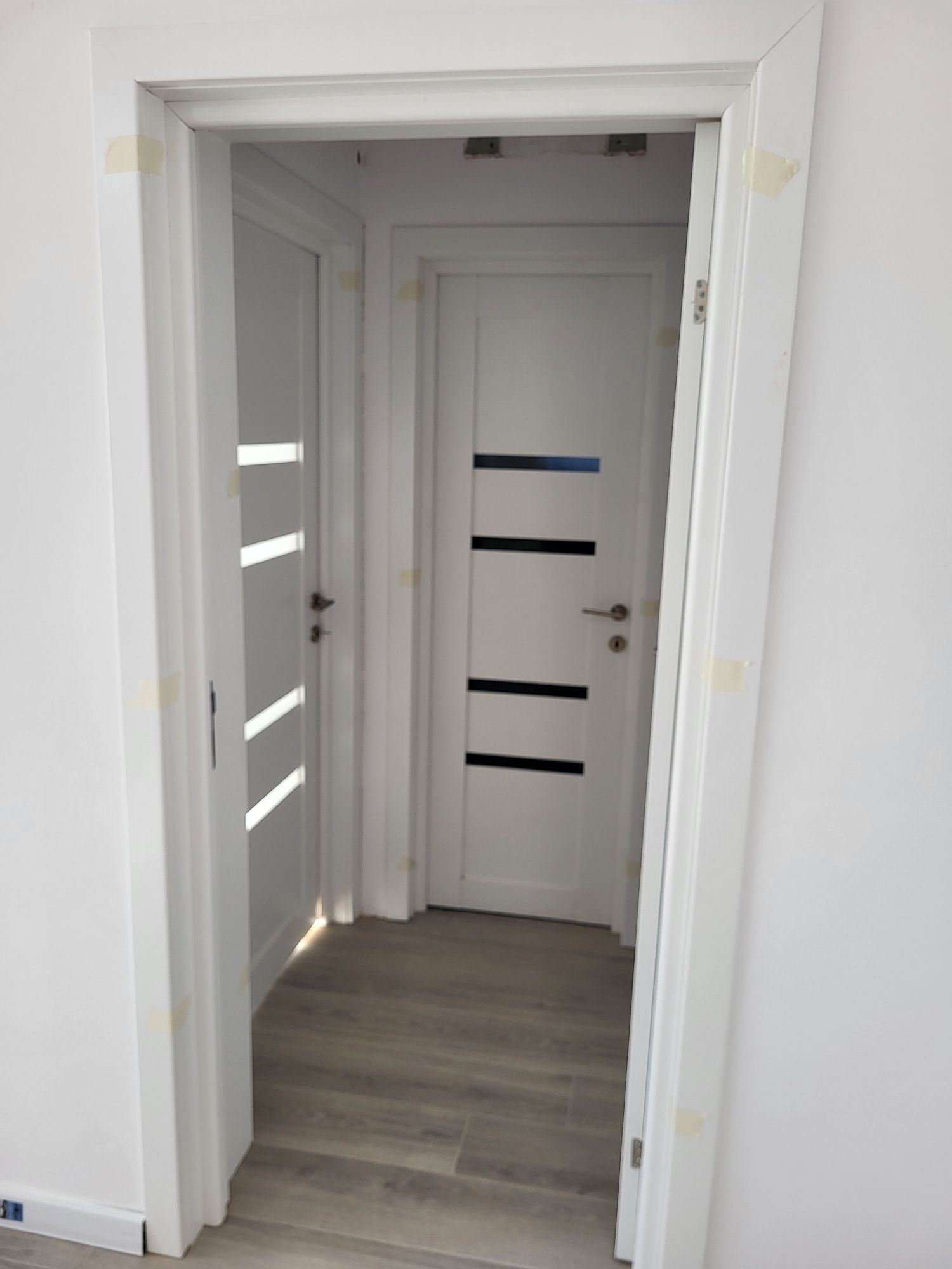 Montaj uși de interior, metalice și pvc