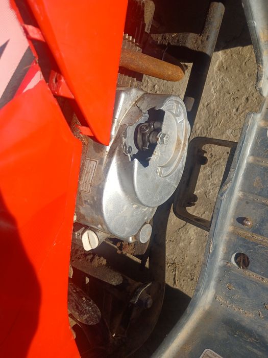 Vând 2 atv uri pentru piese preț fix 3000 lei