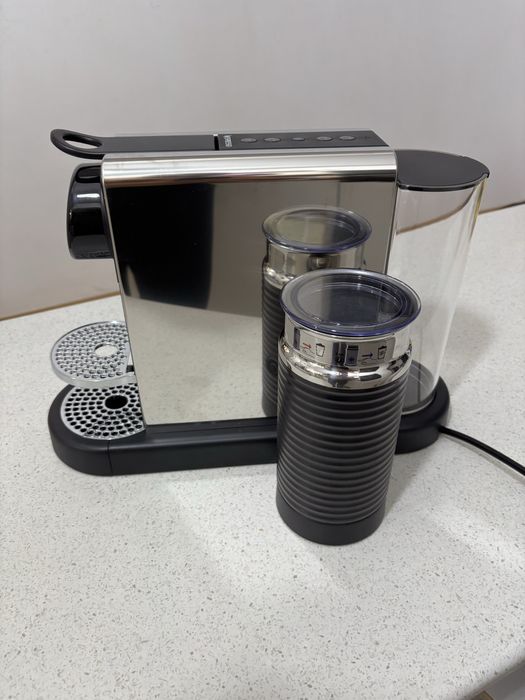 Vand aparat cafea Nespresso cu capsule