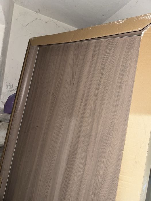 Vand usa noua de interior