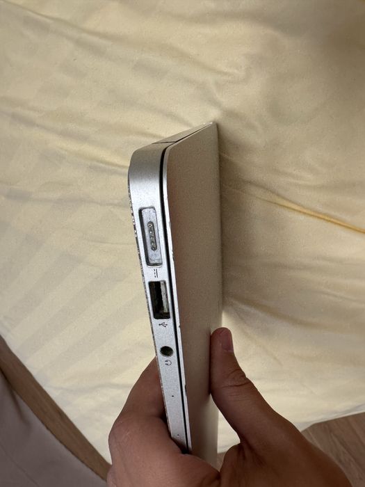 Macbook 13 8gb 250gb beterie noua