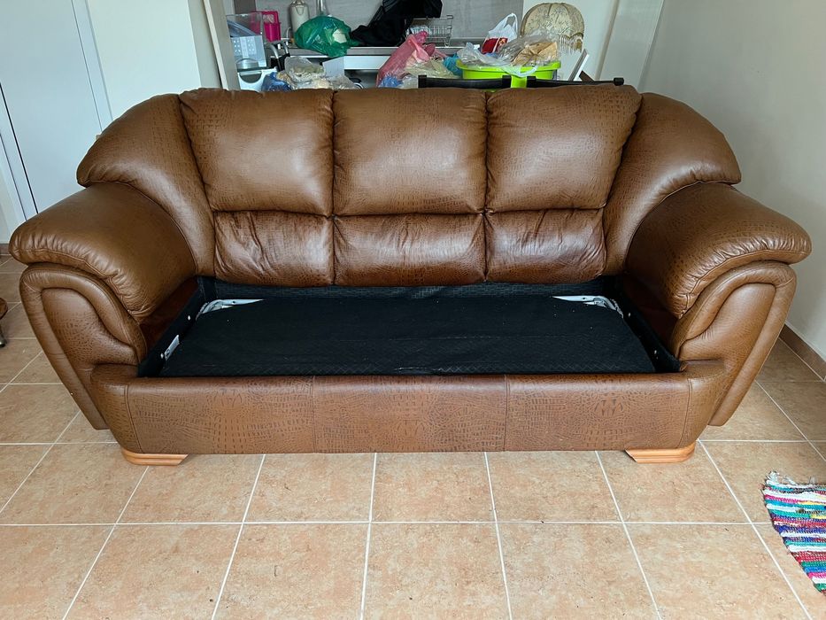 Кожен диван с растегателно двойно легло с матрак