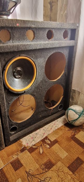 Кутите са запазвни за 12 инчови говорители