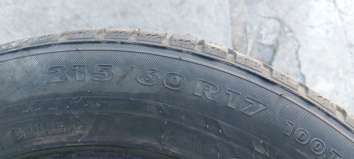 Продам автошины зимние Нокиан 215/60/17