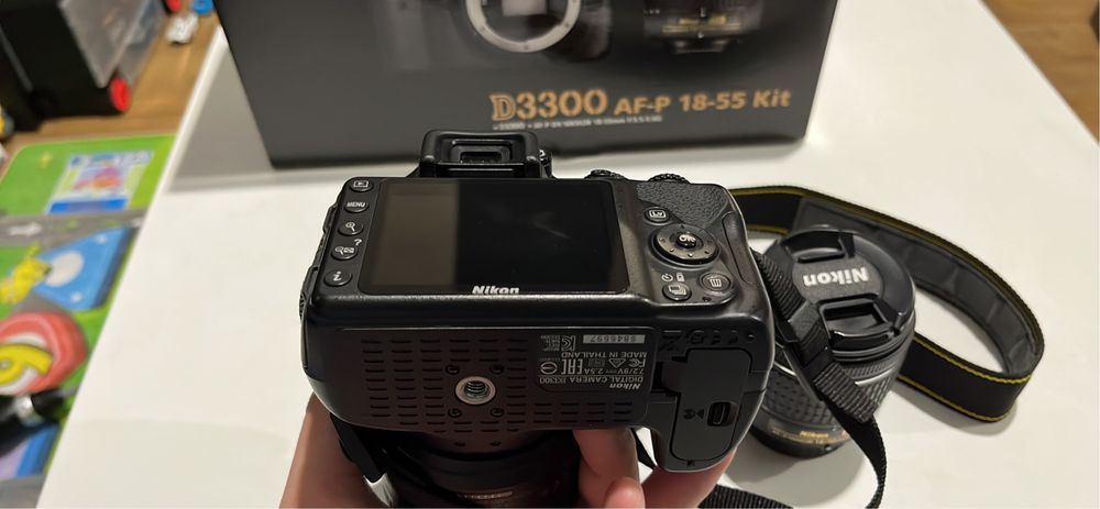 Продавам фотоапарат Nikon D3300 + подарък