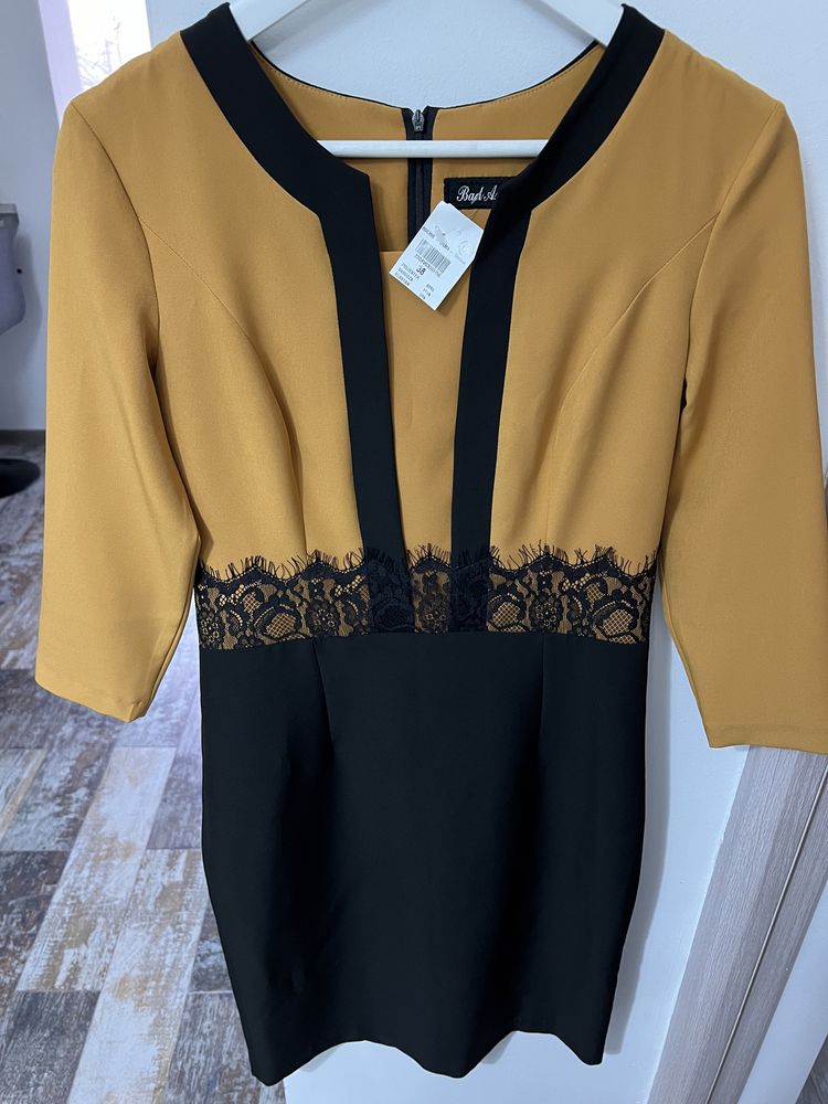 Rochie eleganta cu detaliu din dantela