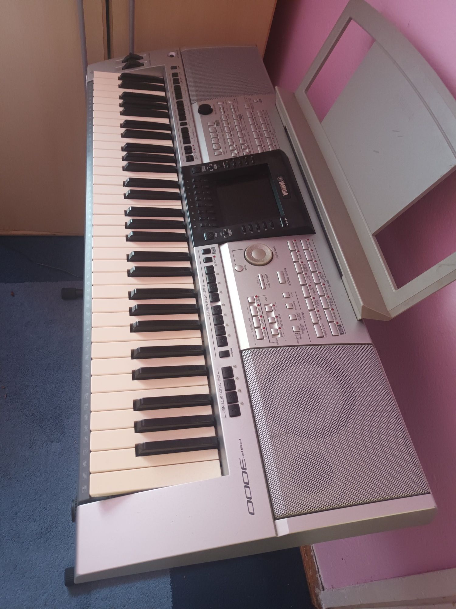 Yamaha psr 3000 cu microfon + stativ