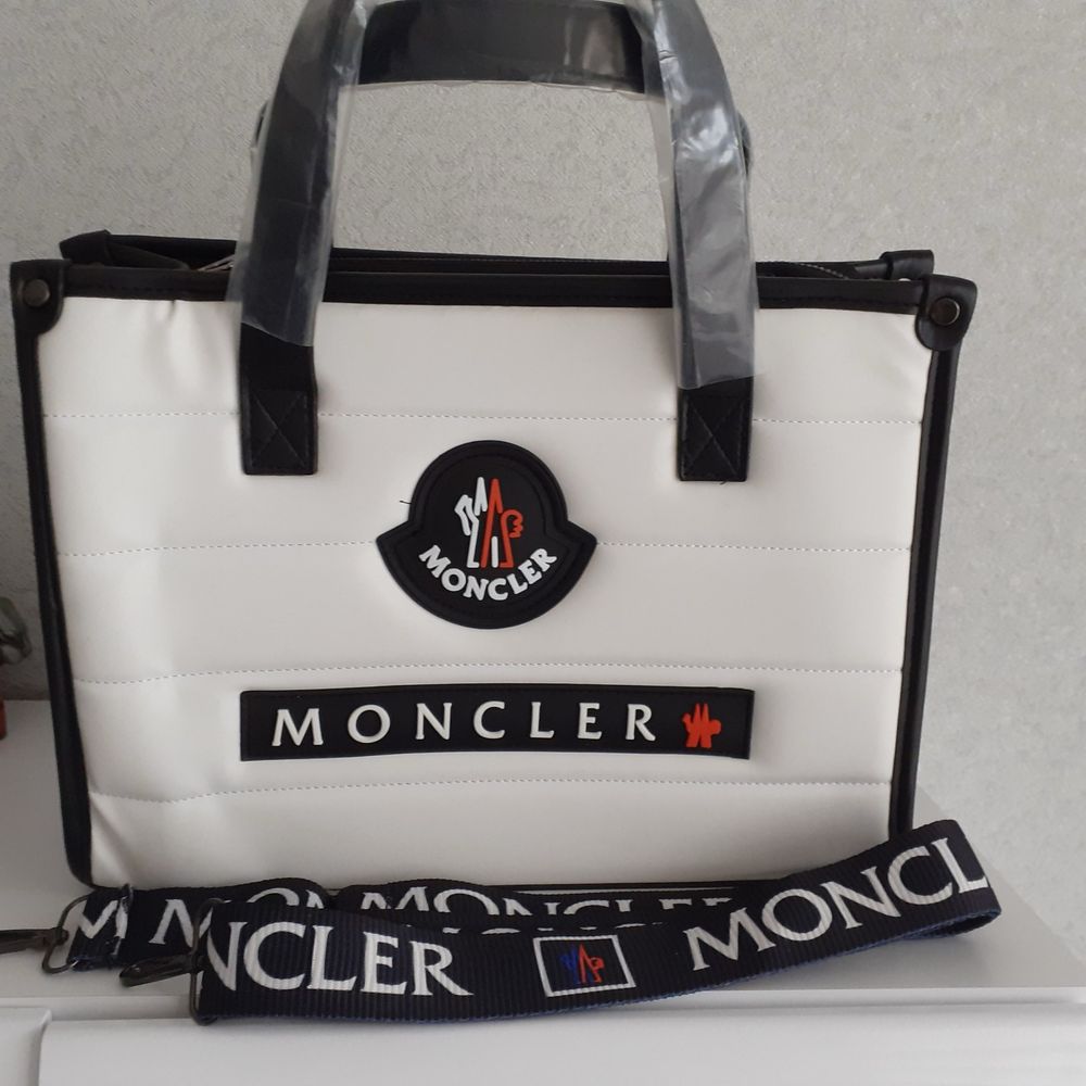 Ликвидация на нови дамски чанти Guess Moncler YSL