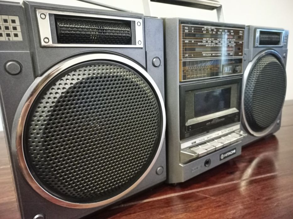 Hitach - радио касетофон