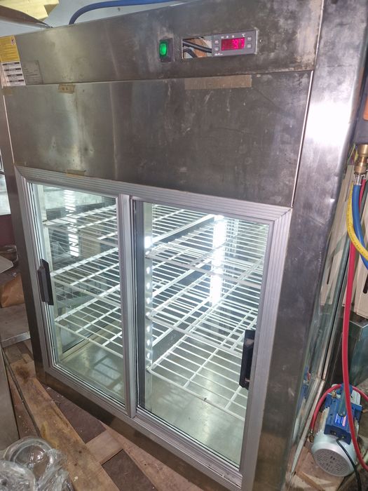 Vitrina rece expunere, cu dulap rece, Masa rece cu banc