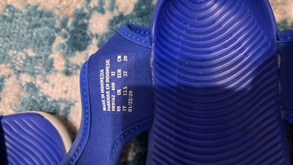 Vând sandale Nike Băieți marimea 32 .pret 60 lei