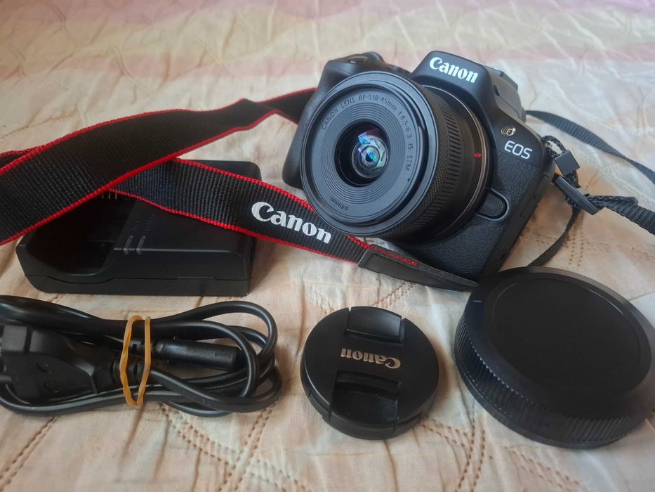 Фотоапарат Canon R50,почти нов