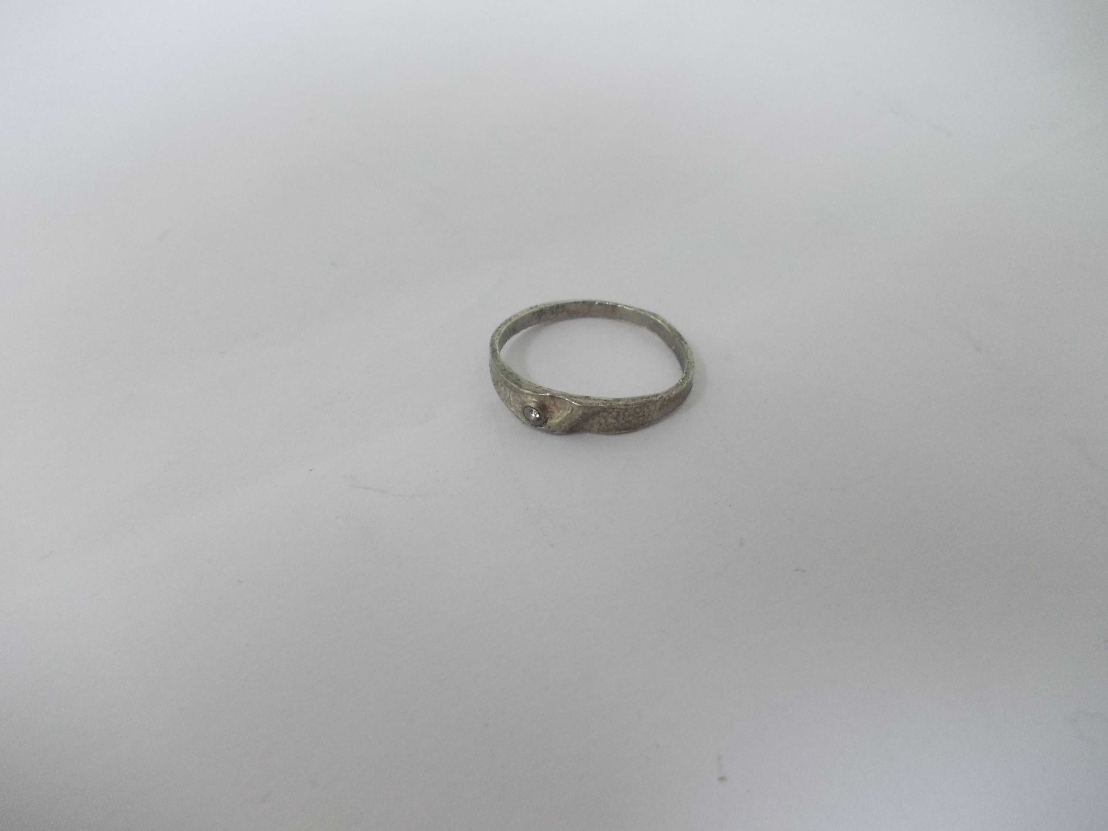 Inel vechi din argint cu piatra alba (18)