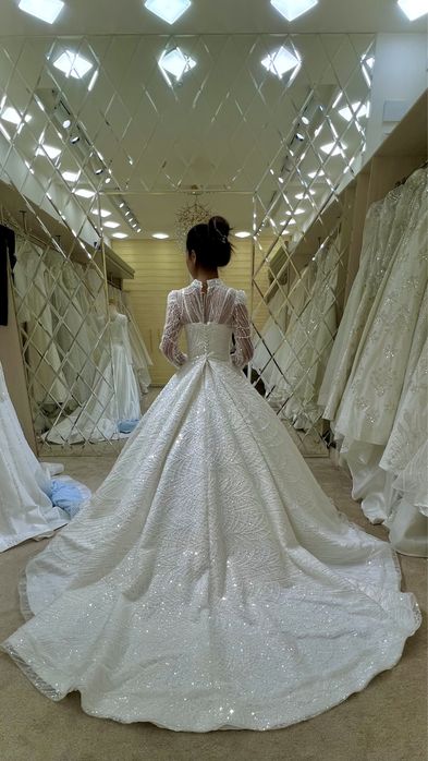 Свадебная платье со шлейфом