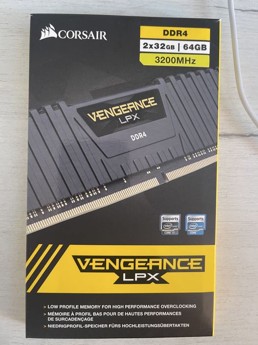 Kit ram corsair 64 gb, 2x32 gb ddr4 3200 mhz.