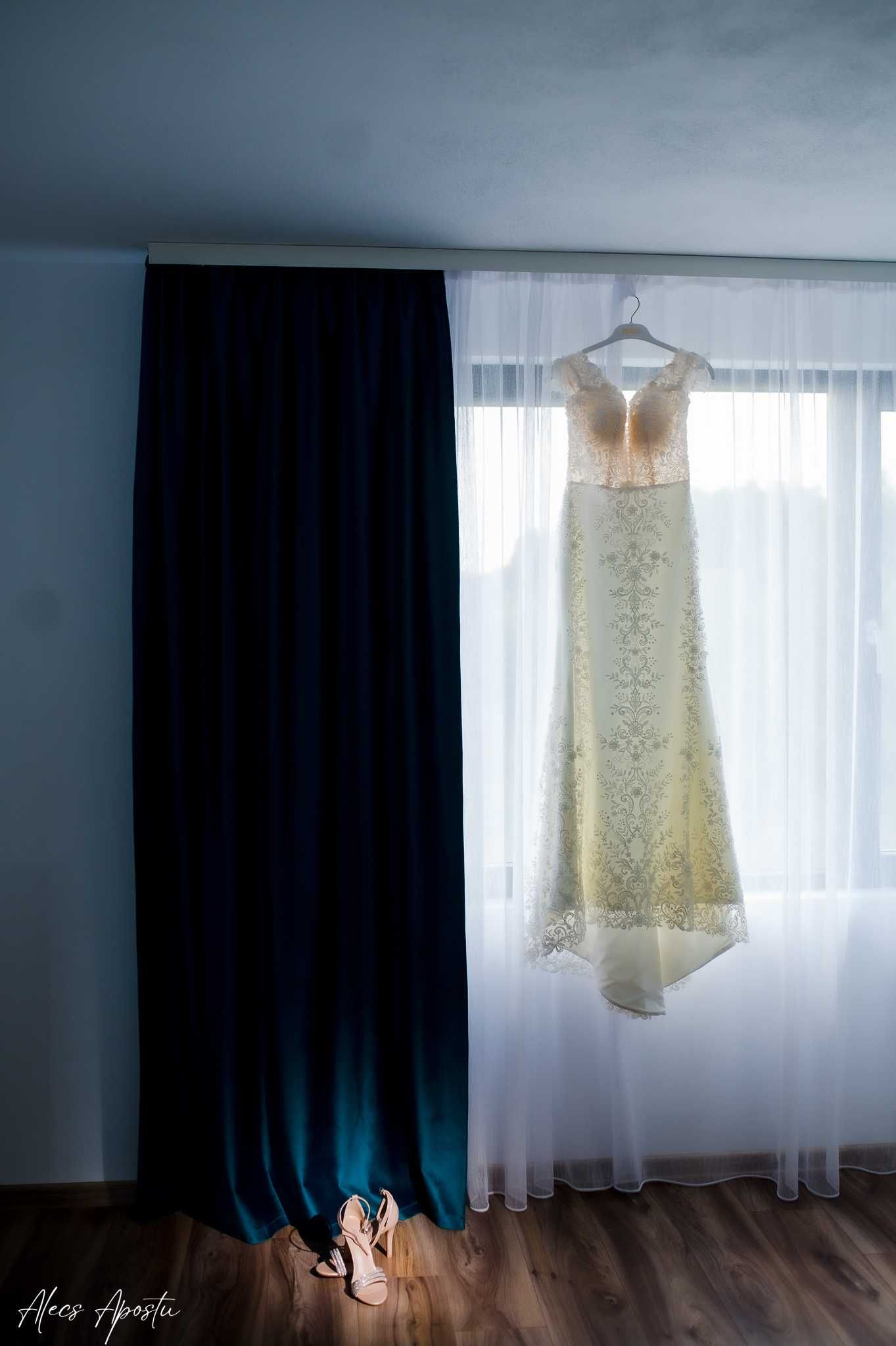 Vand rochie de mireasa