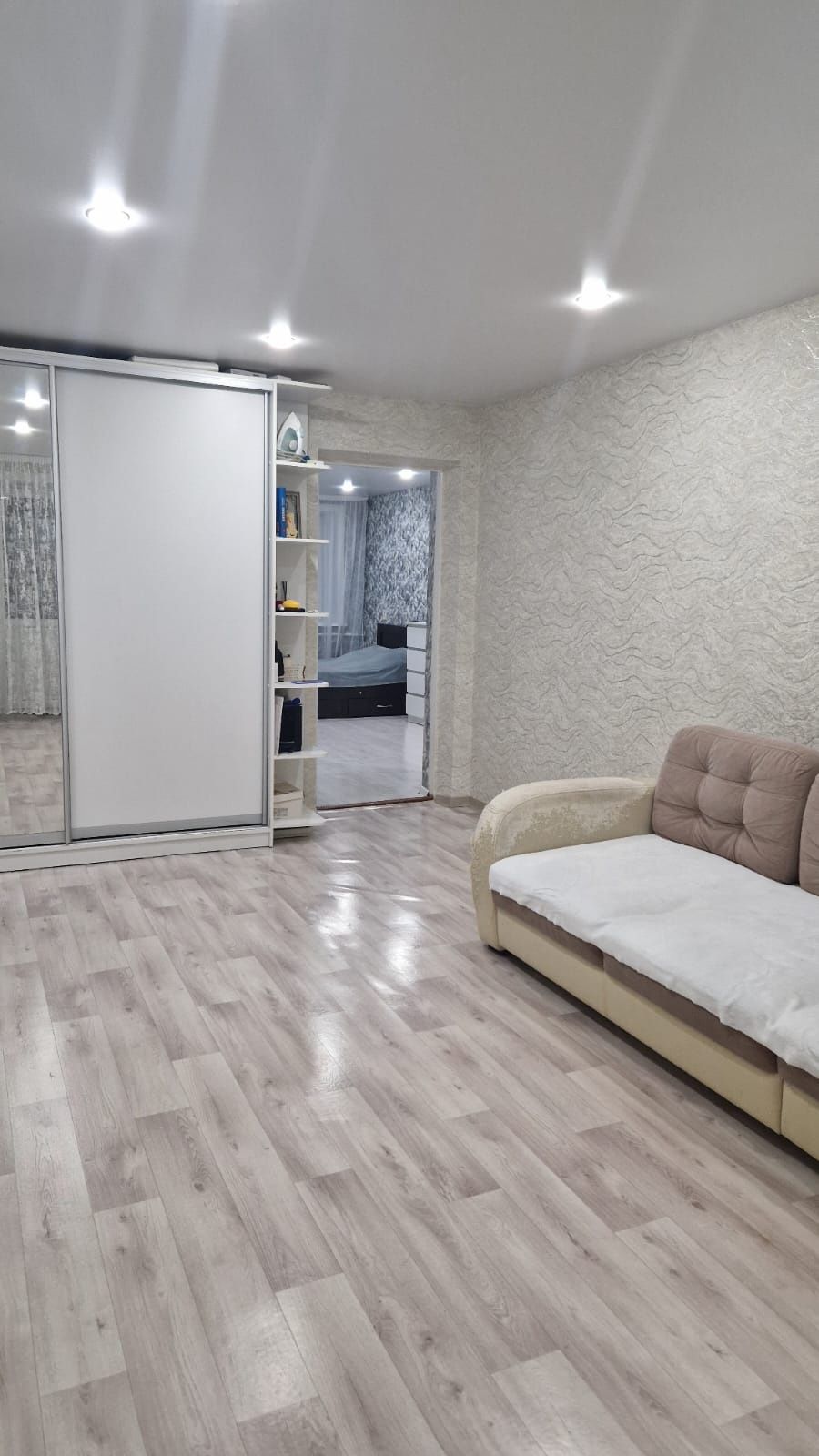 Продается 2комнатная квартира кирпич, 5/5, Р-н ТД"Пирамида",(Вокзал).