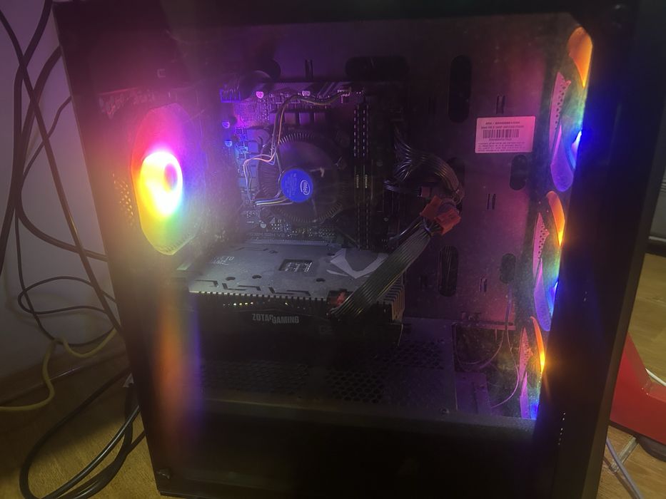 Vand pc gaming performant cititi toata descrierea