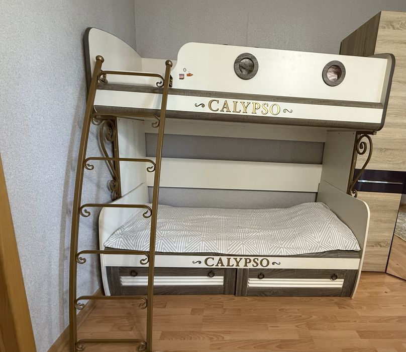 Продается 2х ярусная кровать! Торг