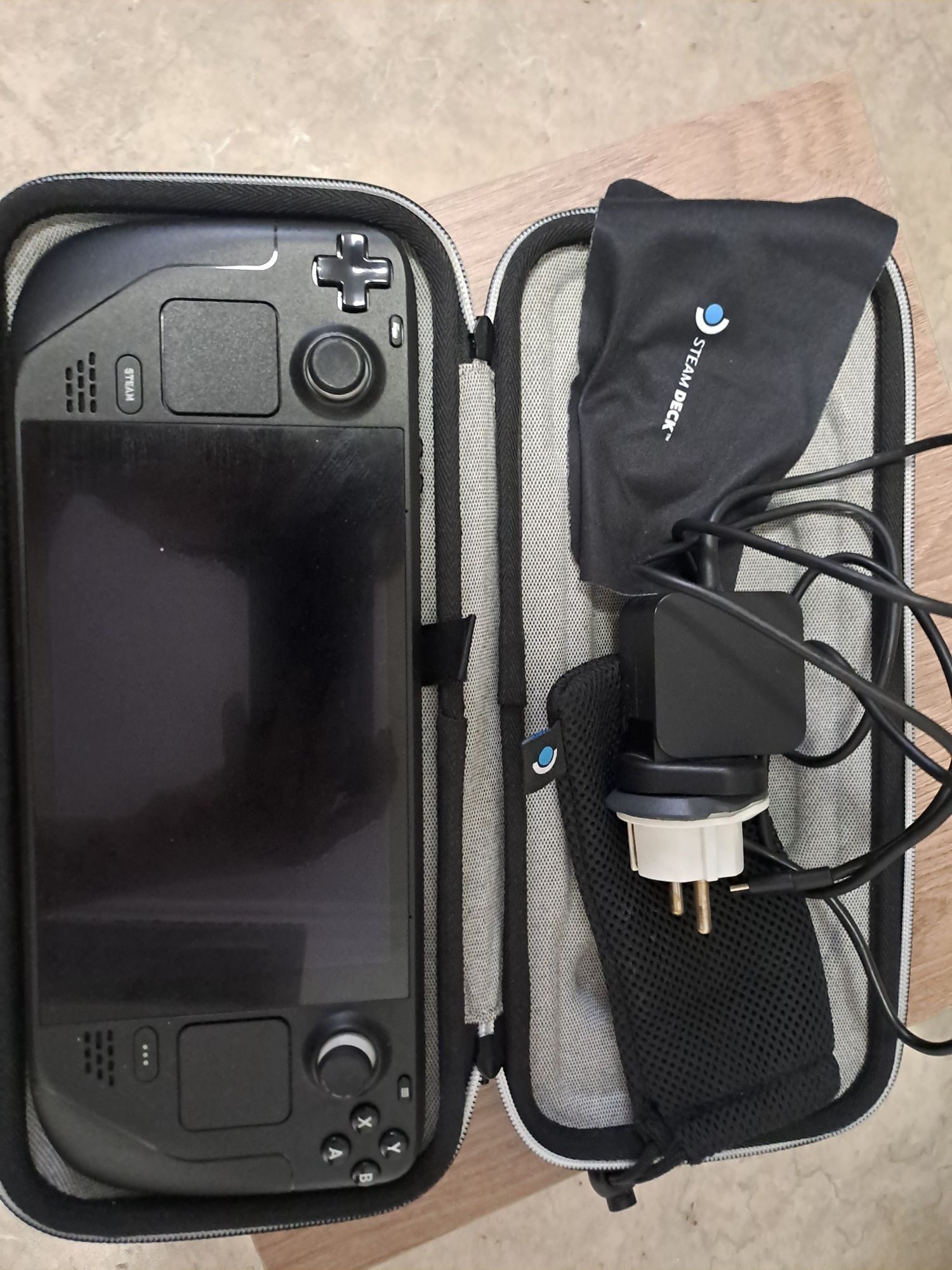 Продам Steam deck LCD  512гб в отличном состоянии