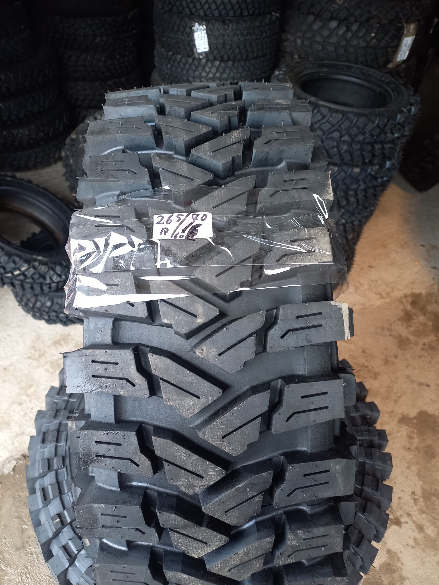 Anvelope off road 265/70R 16.