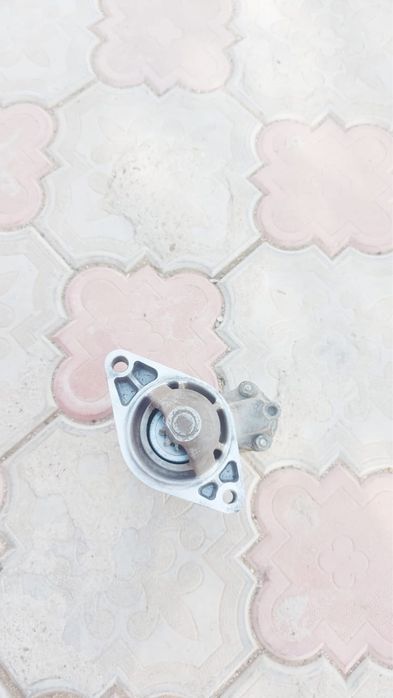 Продам стартер на Тойоту Короллу