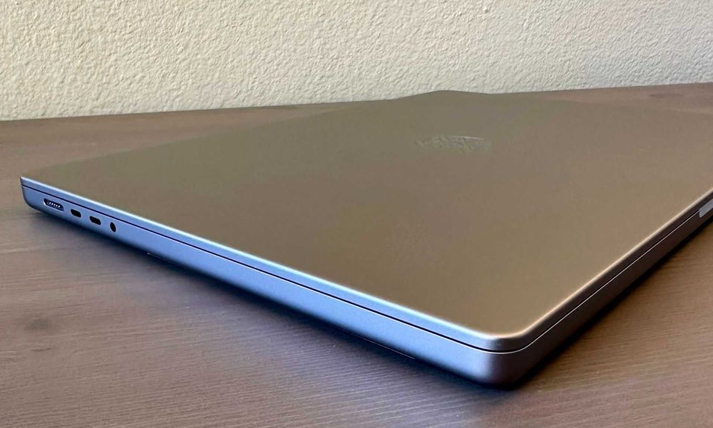 MacBook Pro 16" 10CPU 32gb RAM 512ssd TOP