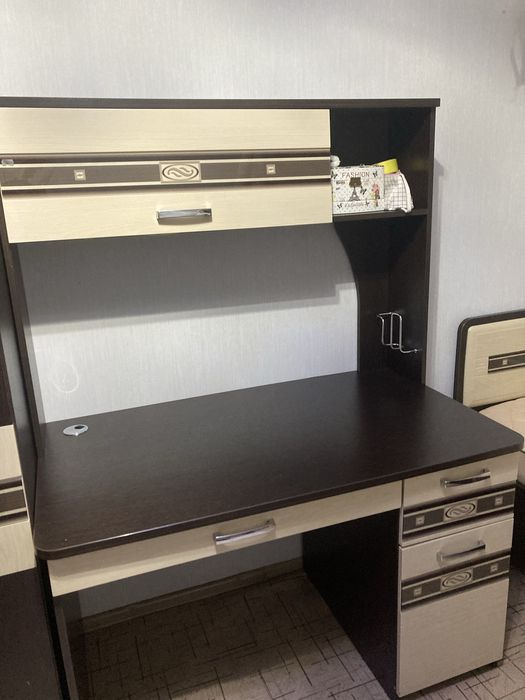 Продам письменный стол