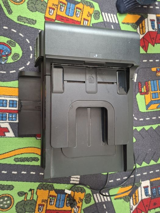 Vând imprimanta HP laser jet 100