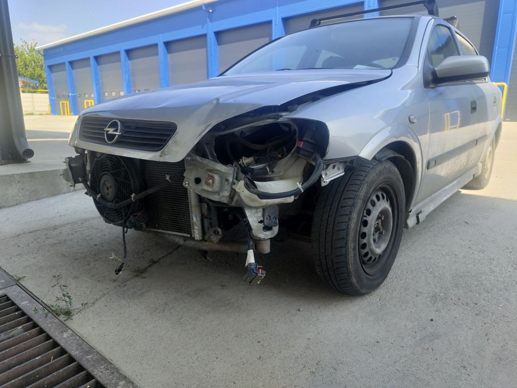 De vânzare pt piese schimb Opel Astra H