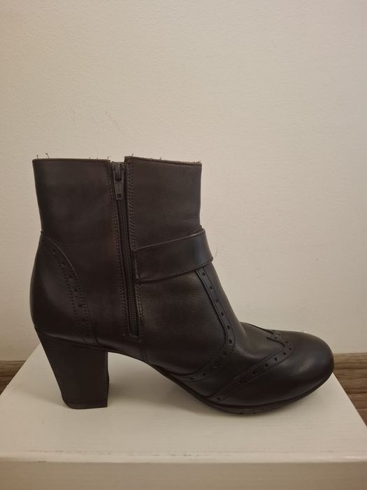 Botine elegante din piele neagră cu detalii brogue, mărimea 40