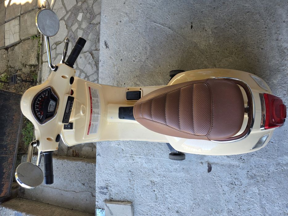 Електрически скутер за деца Vespa