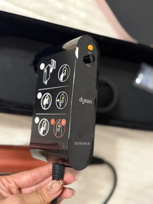 Dyson  Airstrait