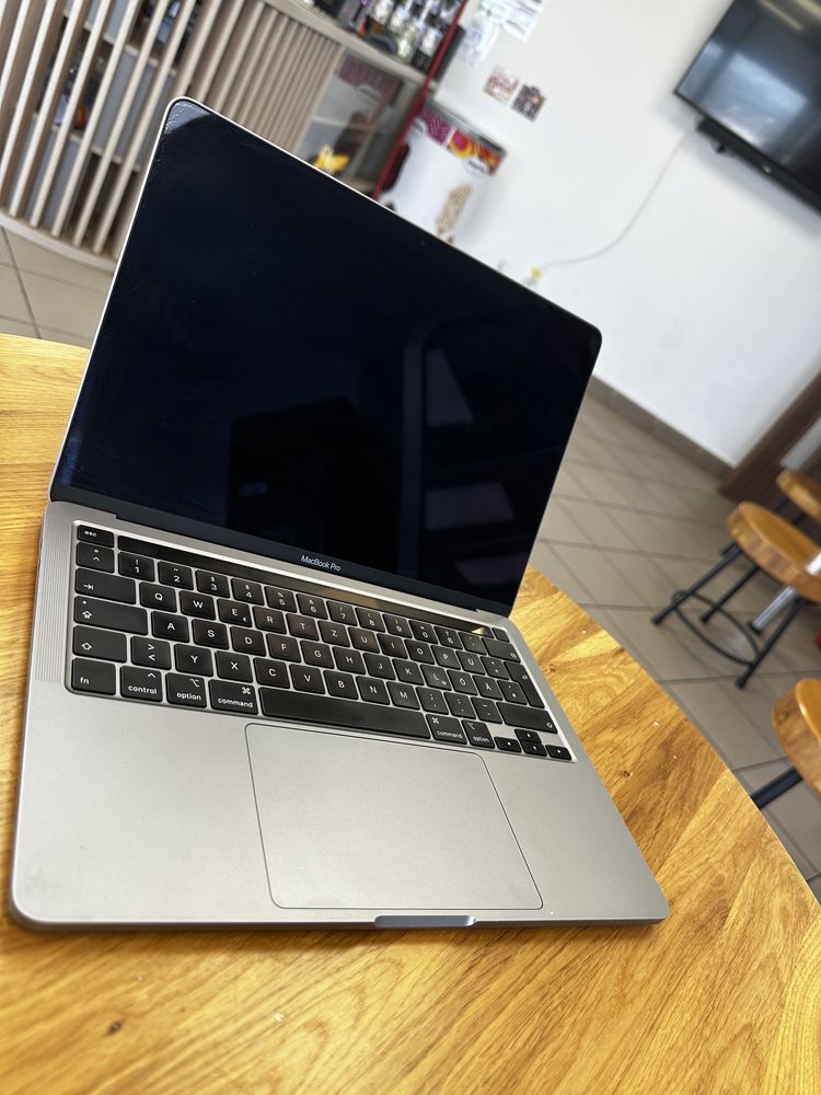 Vand sau schimb cu laptop gaming MacBook Pro 2020 13”