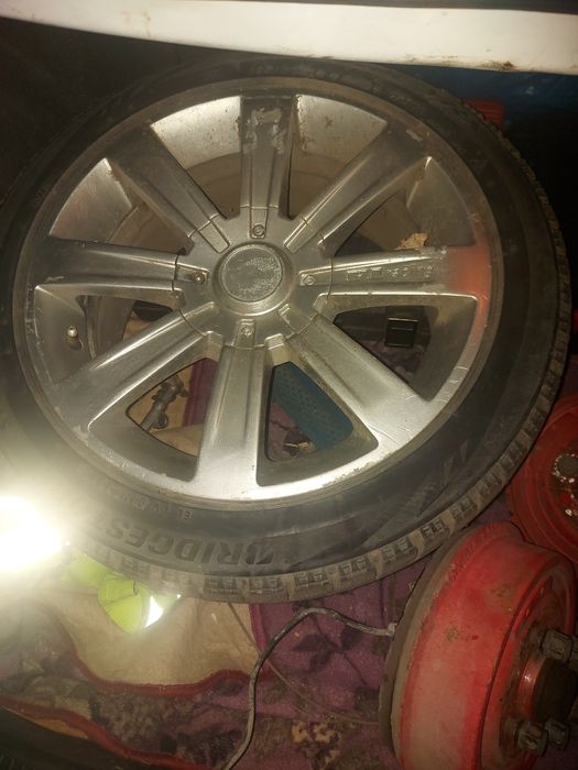 Продам один диск с резиной стояли на нексии можно на запаску