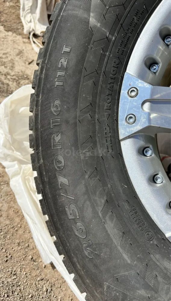 Продам шины зимние с дисками 265/70 r16