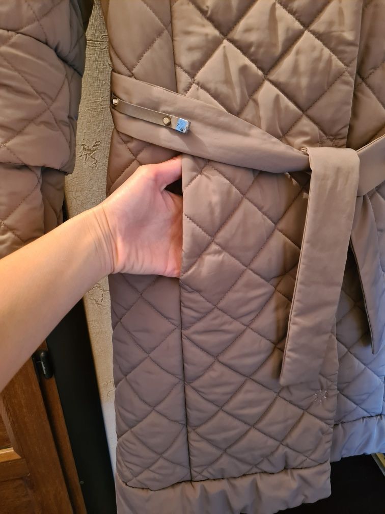 Продам осеннюю куртку ICON  Турция в отличном состоянии